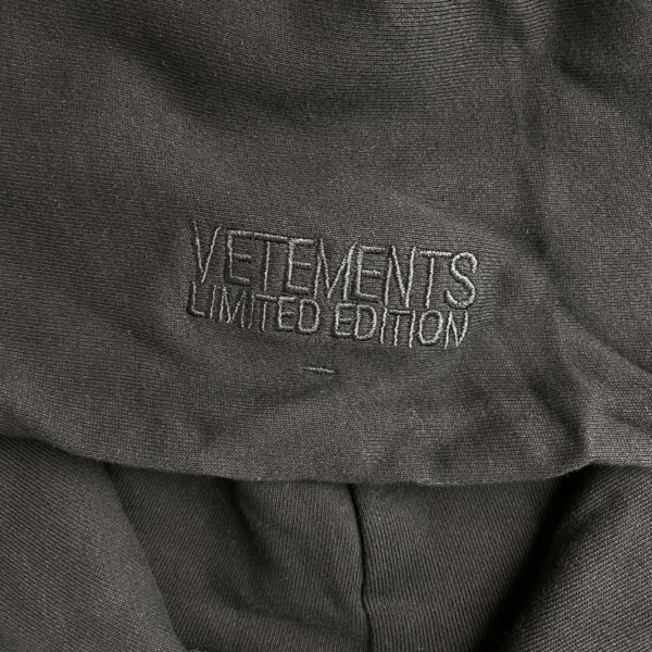de5e8d40 VETEMENTS Hoodie